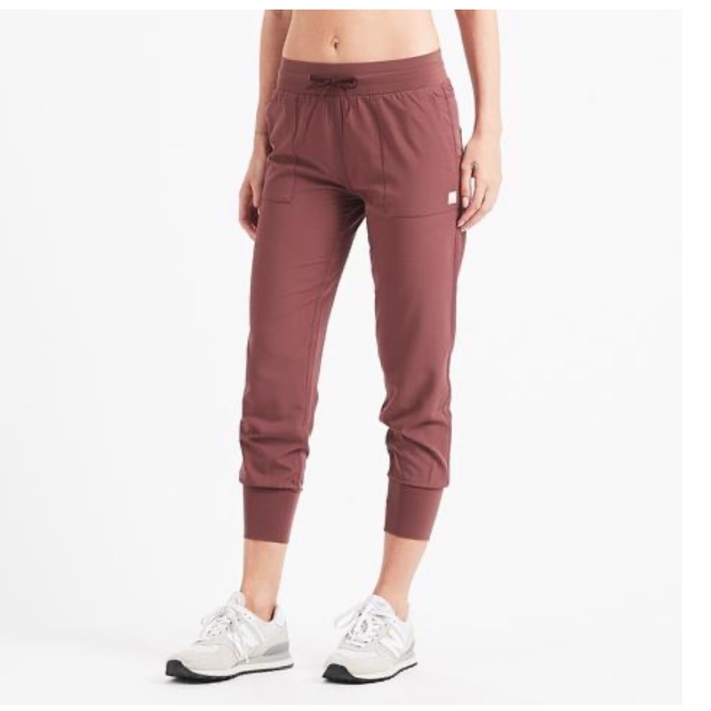 Vuori Women's Joggers in Burgundy